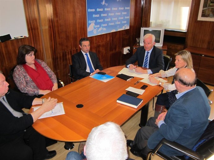 Eloy Suárez se reune con alcaldes de barrios rurales