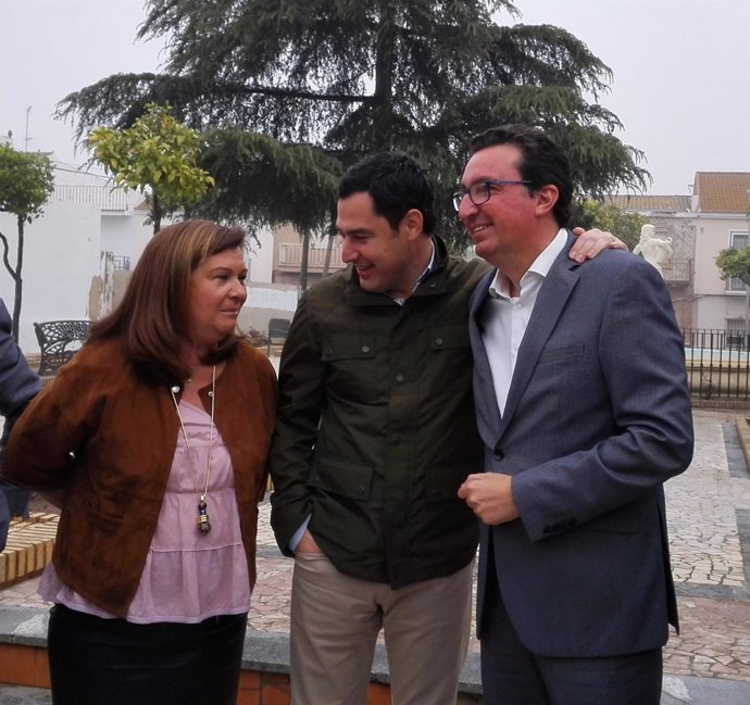 Juanma Moreno, a su llegada a un acto electoral del PP-A