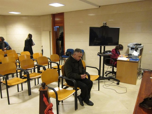 Castiñeiras en el juicio por el robo de cartas a sus vecinos