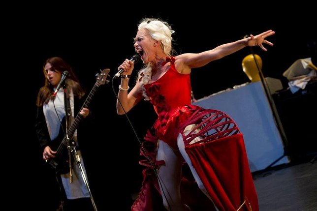 La actriz Carme Conesa en un momento de la obra 'Las amistades peligrosas'