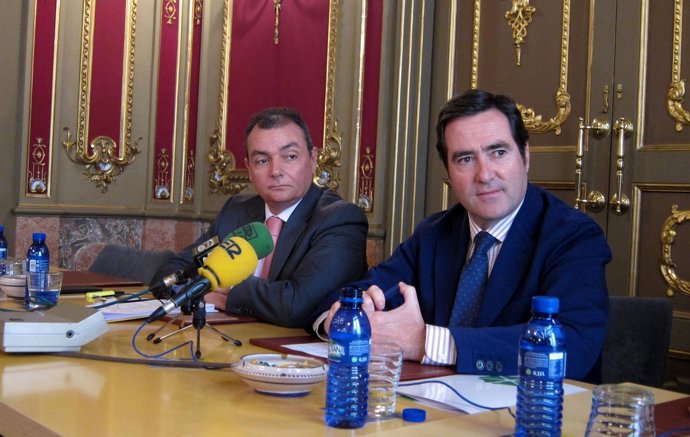 Navarro (CEV) y Garamendi (Cepyme) en la rueda de prensa.