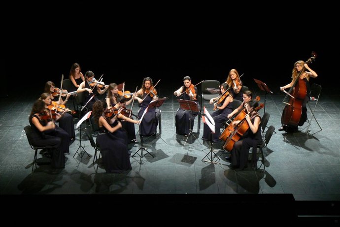 La Orquesta de Cámara de Mujeres Almaclara-Inés Rosales 