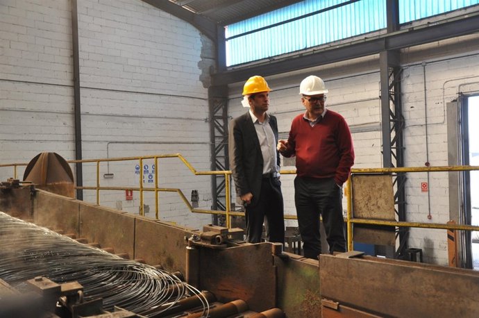 Luis Tudanca en su visita a Aceros Roldán, en Ponferrada.