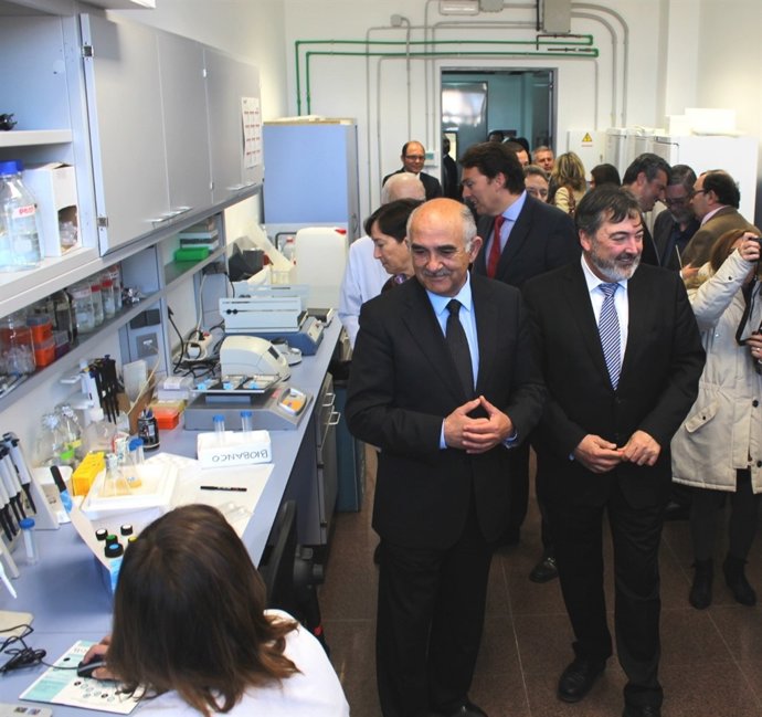 Garre inaugura los Laboratorio de Investigación Biomédica
