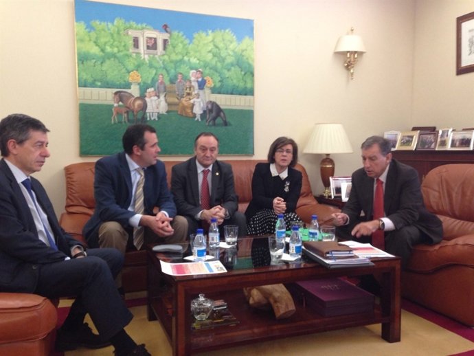 Angulo en la reunión con el rector y Mateos