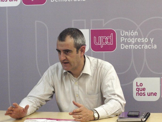 Imagen del candidato de UPyD a la presidencia de la Comunidad, César Nebot