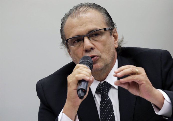 Ex-gerente da Petrobras confessa que começou a receber propina
