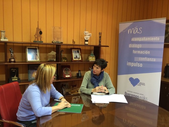 La delegada Marta Rueda y la alcaldesa Fuengirola Ana Mula