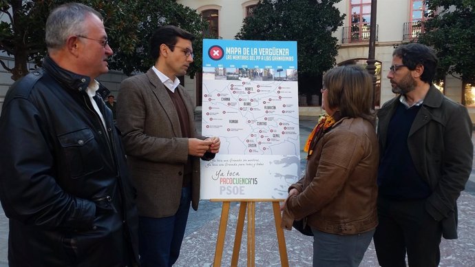 Francisco Cuenca, presentando mapa de los barrios