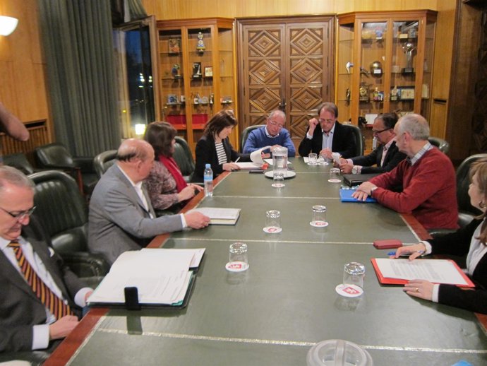 Reunión en el Ayuntamiento con alcaldes de barrios rurales por crecida del Ebro