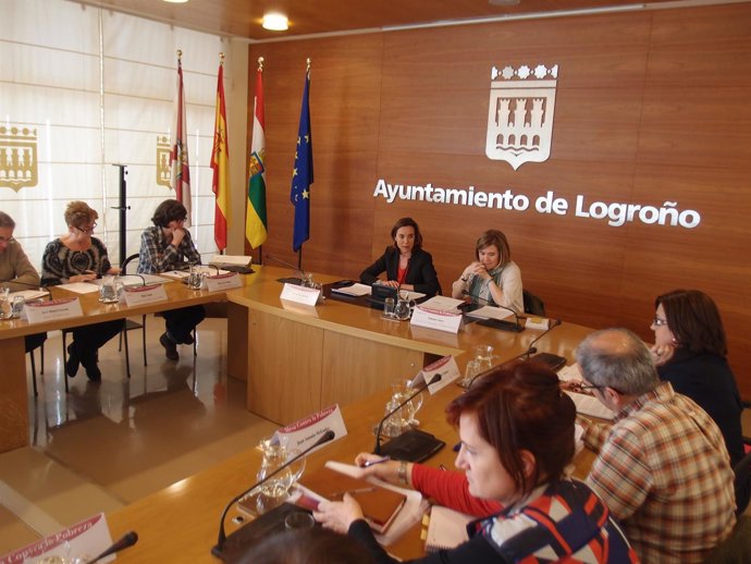 Gamarra preside la Mesa de la Pobreza