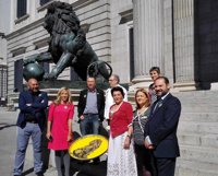 El emoticono de la paella para WhatsApp suma apoyos en el Congreso