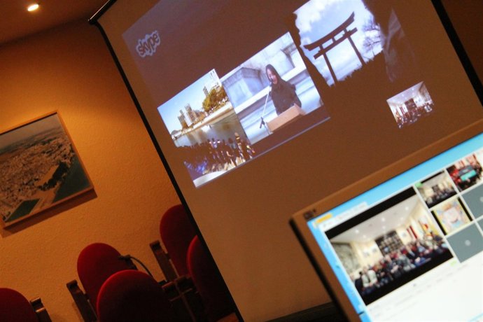 Conexión en directo con Japón.