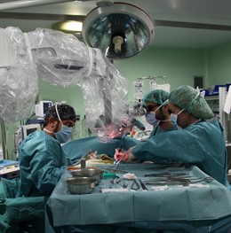 Neurocirujanos en una intervención