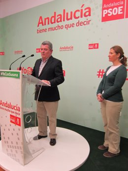 Jesús María Ruiz y Sonia Ruiz en la sede del PSOE
