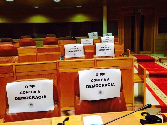 Escaños vacíos del BNG en el Parlamento gallego.