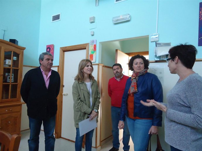 Mestre en la visita a la sede de Autismo Cádiz en Puerto Real