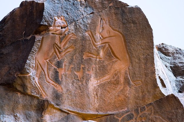 Una de las numerosos grabados en roca en en Messak Settafet.