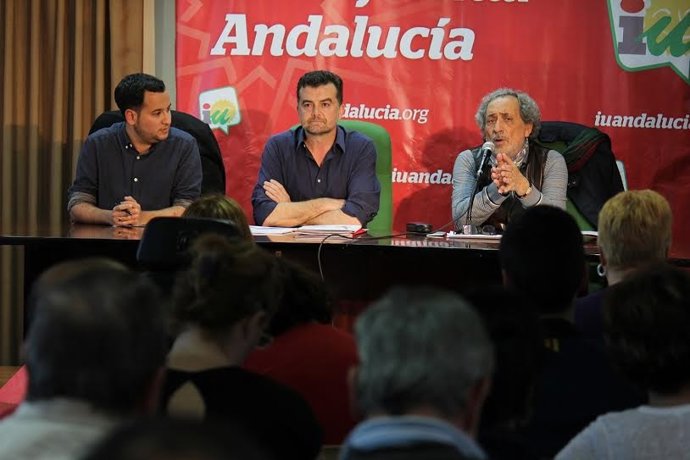 El candidato de IU de la Junta, Antonio Maíllo, junto a José Chamizo.