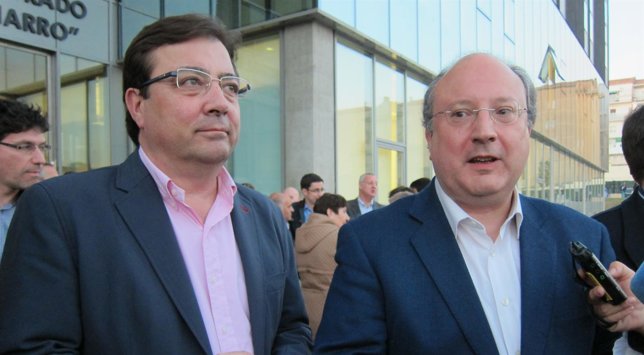 Enrique Cabero junto a Guillerno Fernández Vara en Salamanca