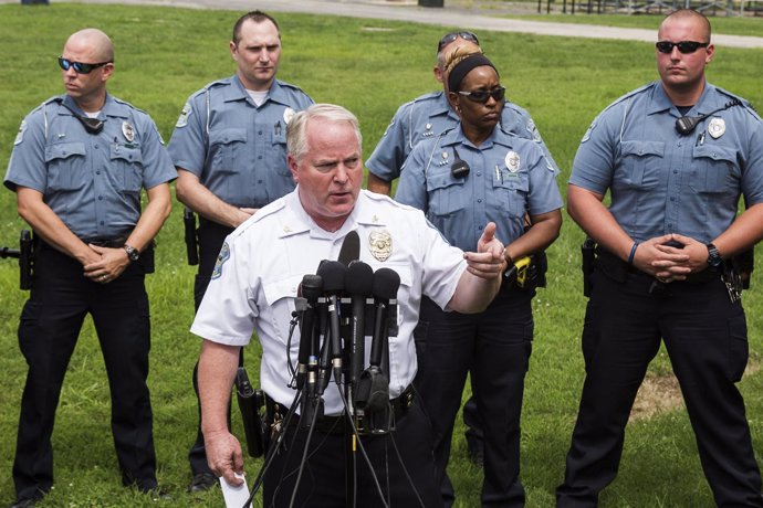 Dimite el jefe de la Policía de Ferguson, Thomas Jackson