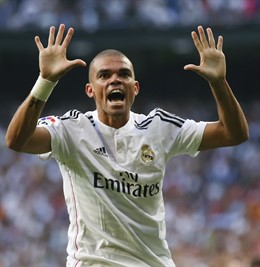 Pepe celebra un gol con el Real Madrid