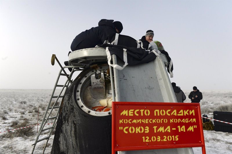 La Nave Espacial Soyuz Regresa A La Tierra Con Tres Tripulantes De La Iss