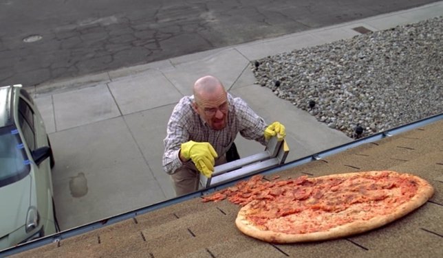 El creador de Breaking Bad pide que dejen de tirar pizzas a la casa de Walter Wh