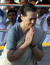 Sonia Gandhi y su partido apoyan a Singh, imputado por corrupción
