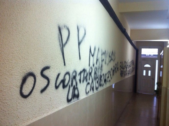 Pintadas amenazantes a la familia del diputado Antonio Gallego