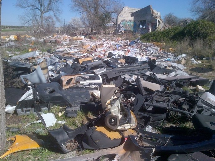 Vertedero ilegal en Pinto