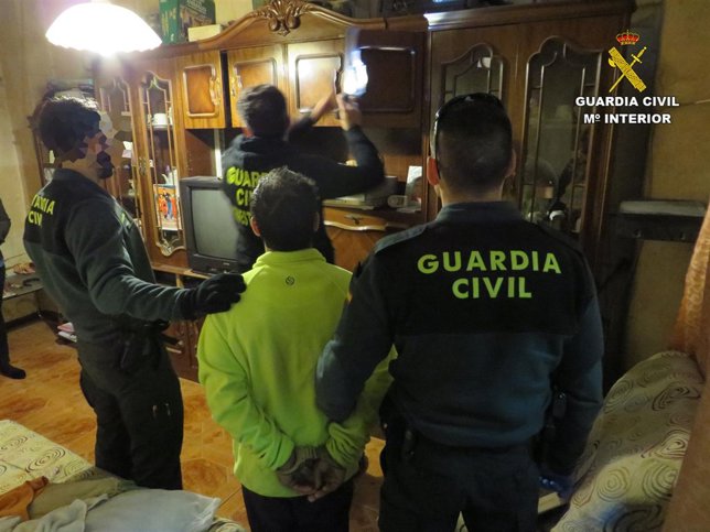 Registro Vivienda por Guardia Civil con detenido