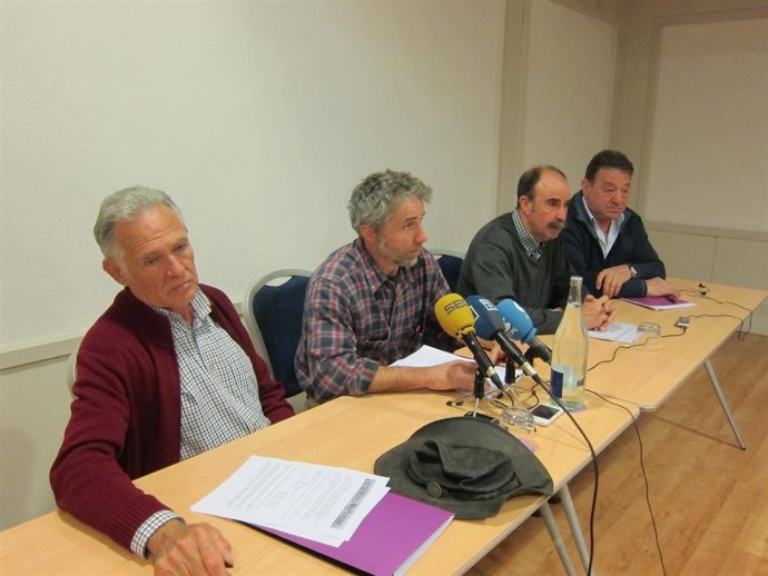 Valladares, toma la palabra, durante la rueda de prensa. 