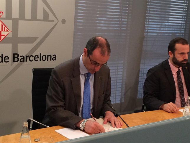 El t.Alcalde de Habitat Urbano Antoni vives y el concejal de comercio R.Blasi