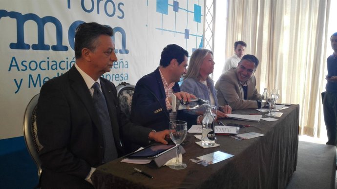 Juanma Moreno, este jueves con la alcaldesa de Marbella, Angeles Muñoz