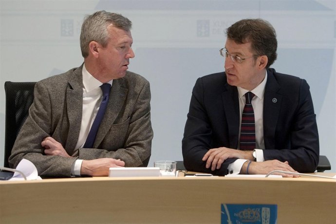 Feijóo y Rueda hablan durante la reunión del Consello de la Xunta