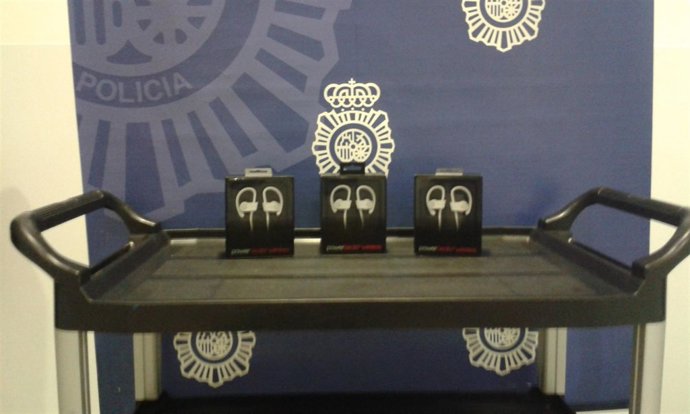 Auriculares ocupados a los detenidos. 