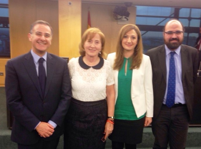 Carreño, tercera por la izquierda