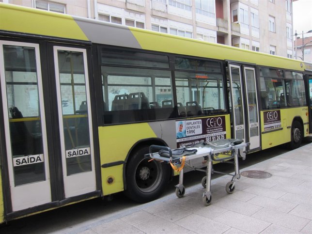 Bus urbano de Santiago en el que falleció un octogenario.