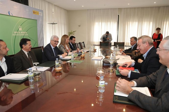 Reunión de la Junta con los presidentes de las autoridades portuarias andaluzas