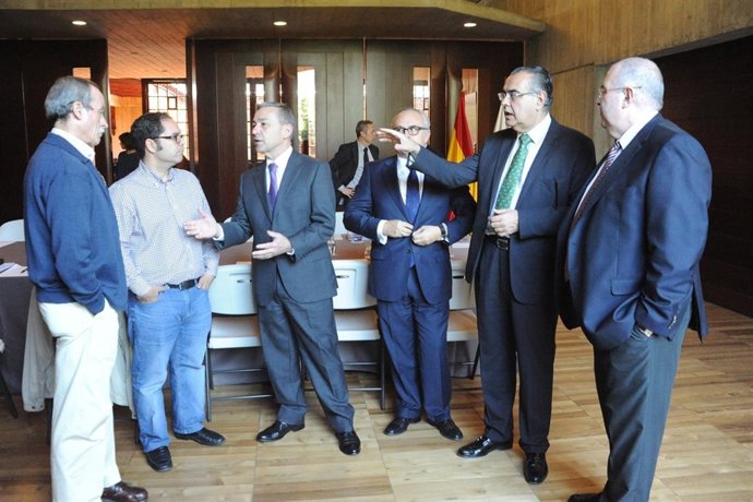 Reunión con sindicatos y empresarios