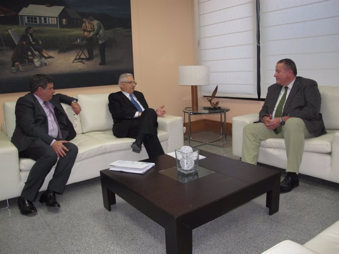 El consejero de Fomento se reunió con el presidente y el secretario de la Fremm