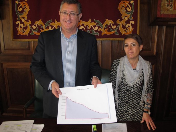 El alcalde de Teruel asegura que deja el Ayuntamiento "totalmente saneado".