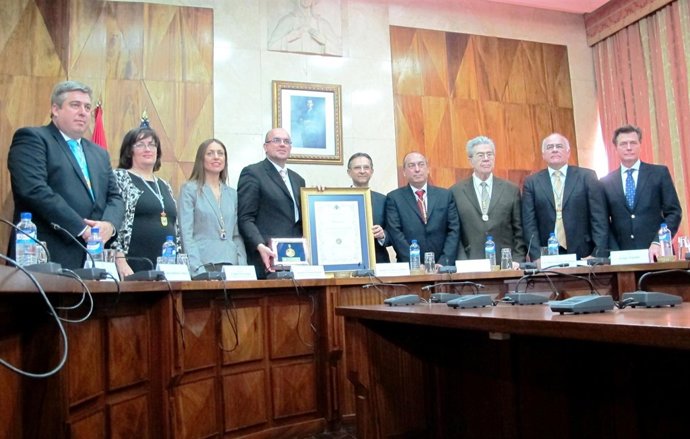 Entrega de la Medalla de Oro