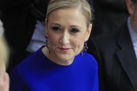 Cifuentes admite que "probablemente" sentiría responsabilidad política si su 'número dos' metiese la mano en la caja