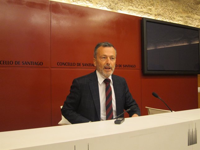 El alcalde de Santiago, Agustín Hernández, en rueda de prensa