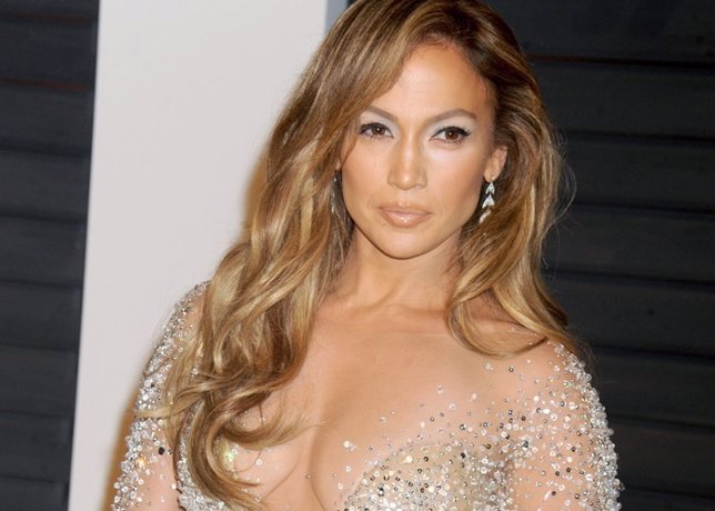  Jennifer Lopez Attends Vanity Fair Oscar Party On February 