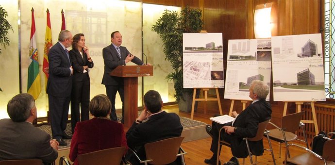 Sanz explica el proyecto del Complejo San Millán