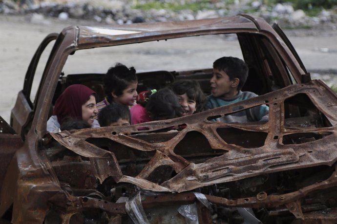 Niños jugando en Alepo