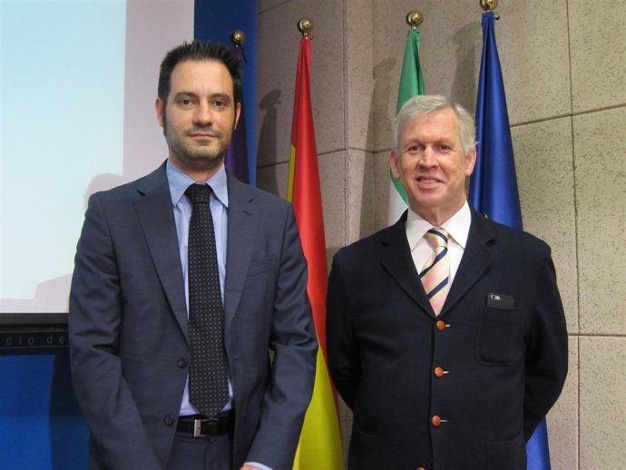 Criado (izda.) y el gerente de Epremasa